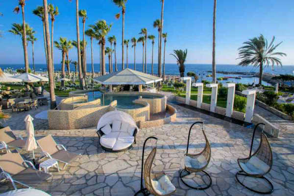 Leonardo Plaza Cypria Maris Beach Hotel & Spa outdoor pool bar with whirlpool