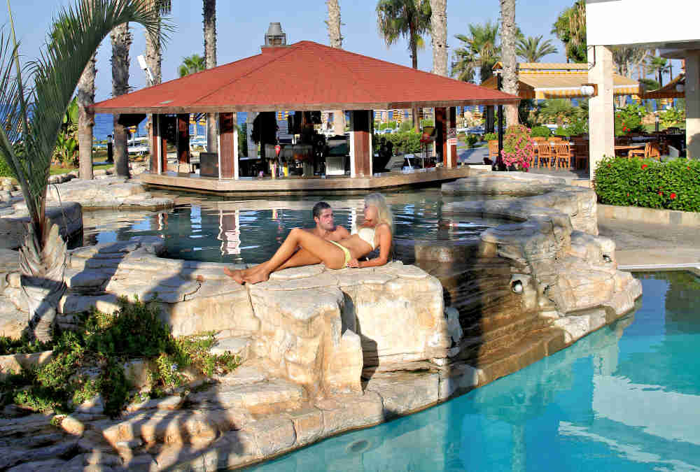 Leonardo Hotels & Resorts Mediterranean - poolBar_01