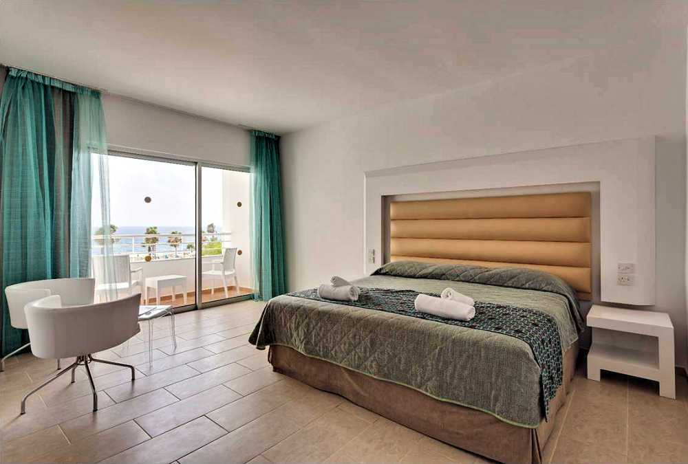 Leonardo Hotels & Resorts Mediterranean - executiveStudioSeaView_01