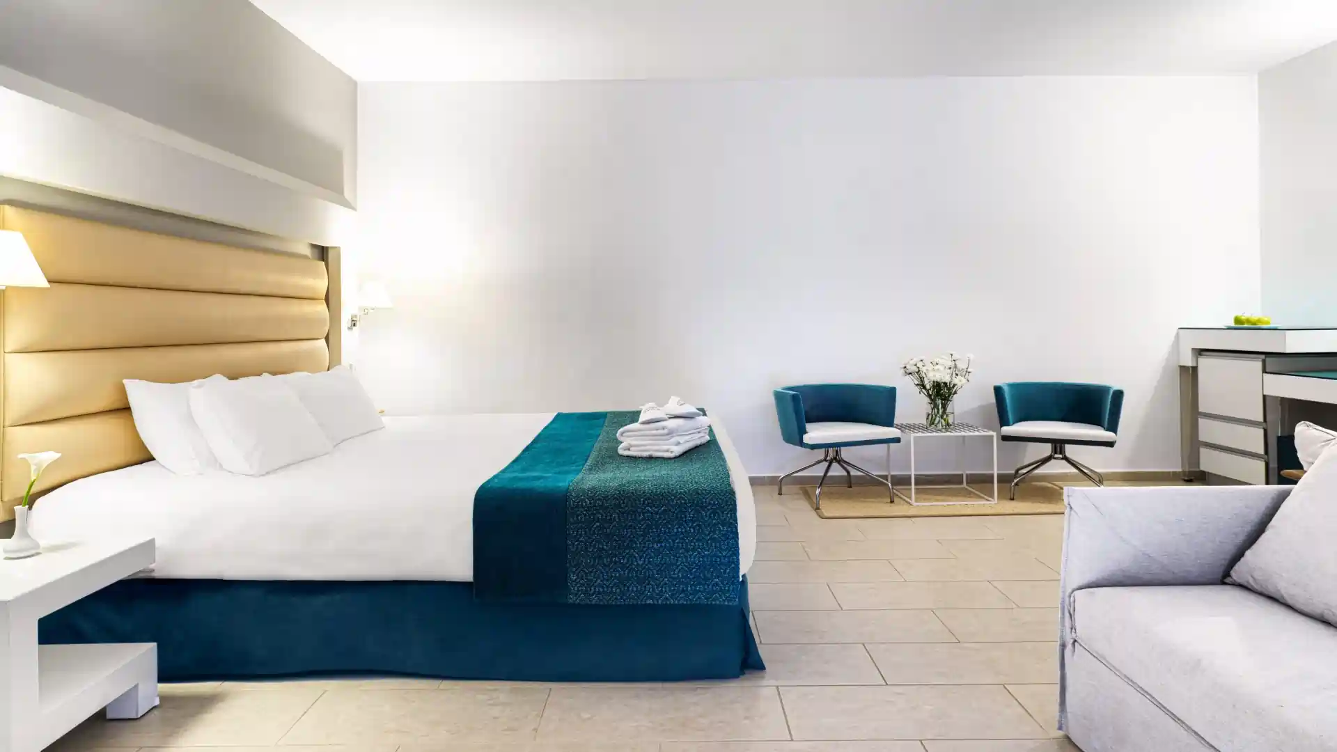 Leonardo Hotels & Resorts Mediterranean - executiveStudioSeaView_01