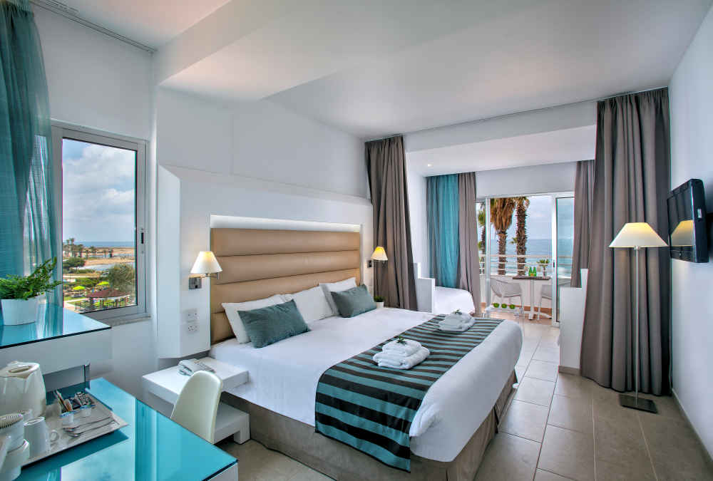 Leonardo Hotels & Resorts Mediterranean - familyRoomSeaViewOrPoolView_01