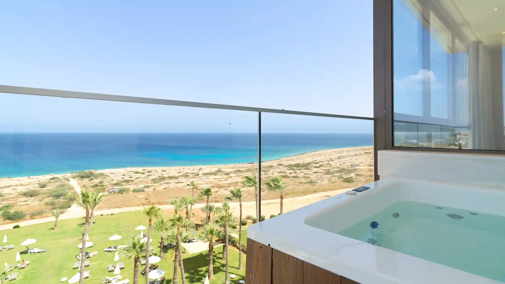 Leonardo Hotels & Resorts Mediterranean - executiveSuiteFrontSeaViewWithOutdoorHotTub_21