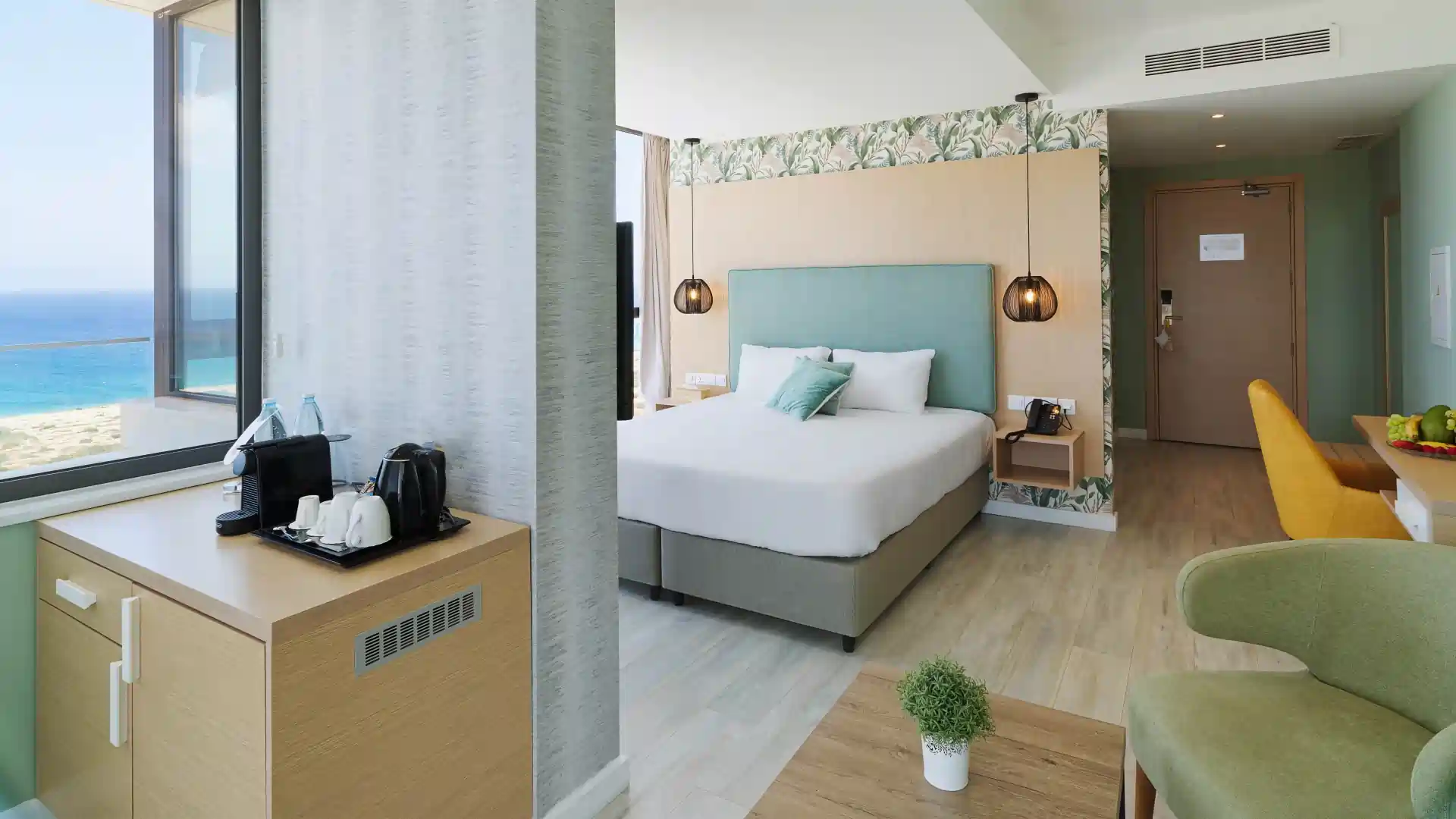 Leonardo Hotels & Resorts Mediterranean - executiveSuiteFrontSeaViewWithOutdoorHotTub_22