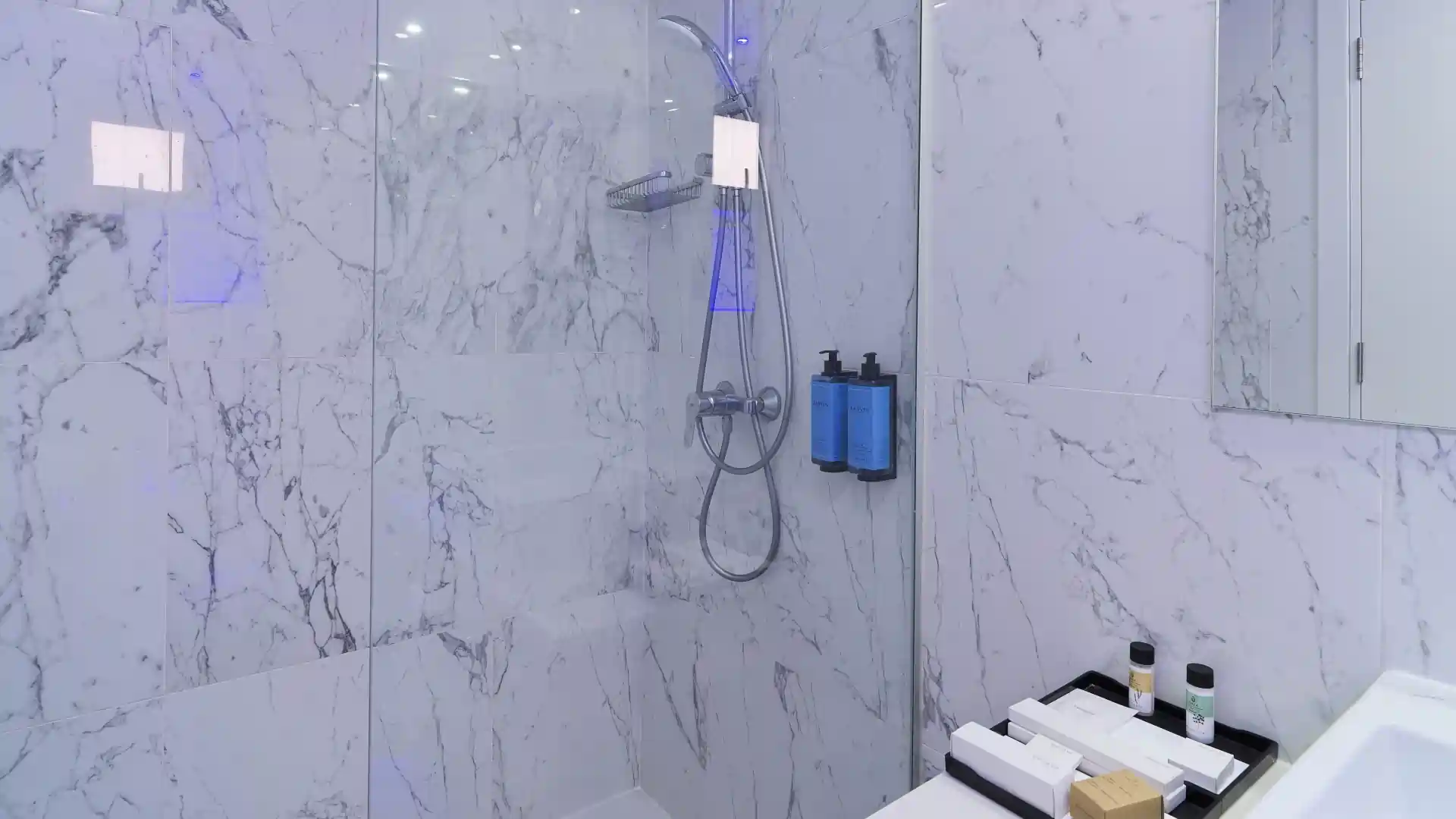 Leonardo Hotels & Resorts Mediterranean - juniorSuiteWithOutdoorHotTub_22