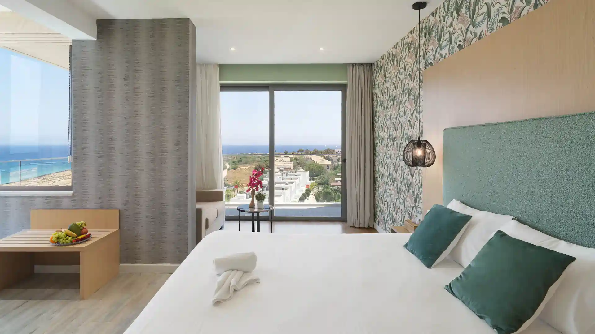 Leonardo Hotels & Resorts Mediterranean - juniorSuiteWithOutdoorHotTub_23