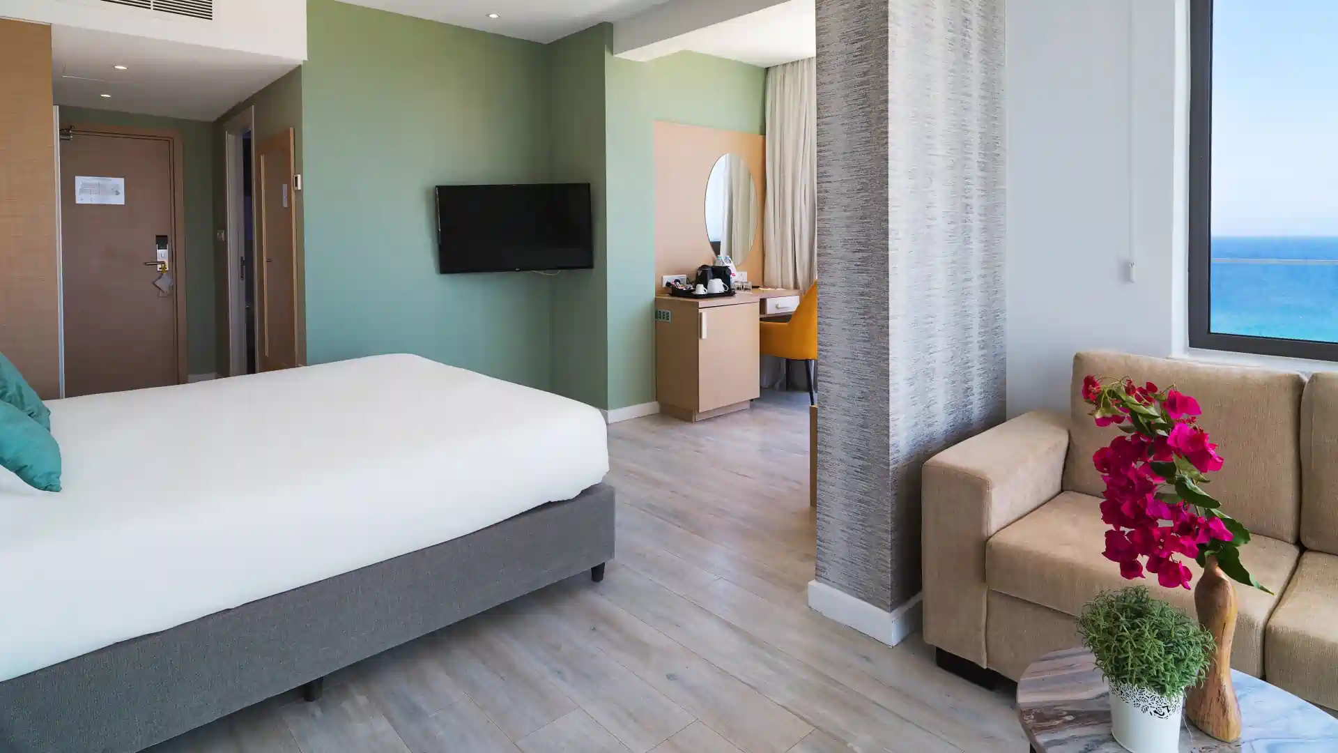 Leonardo Hotels & Resorts Mediterranean - juniorSuiteWithOutdoorHotTub_26