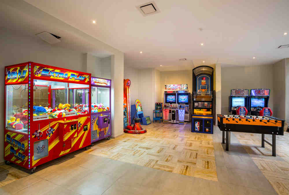 Leonardo Hotels & Resorts Mediterranean - funtacyArcade_01