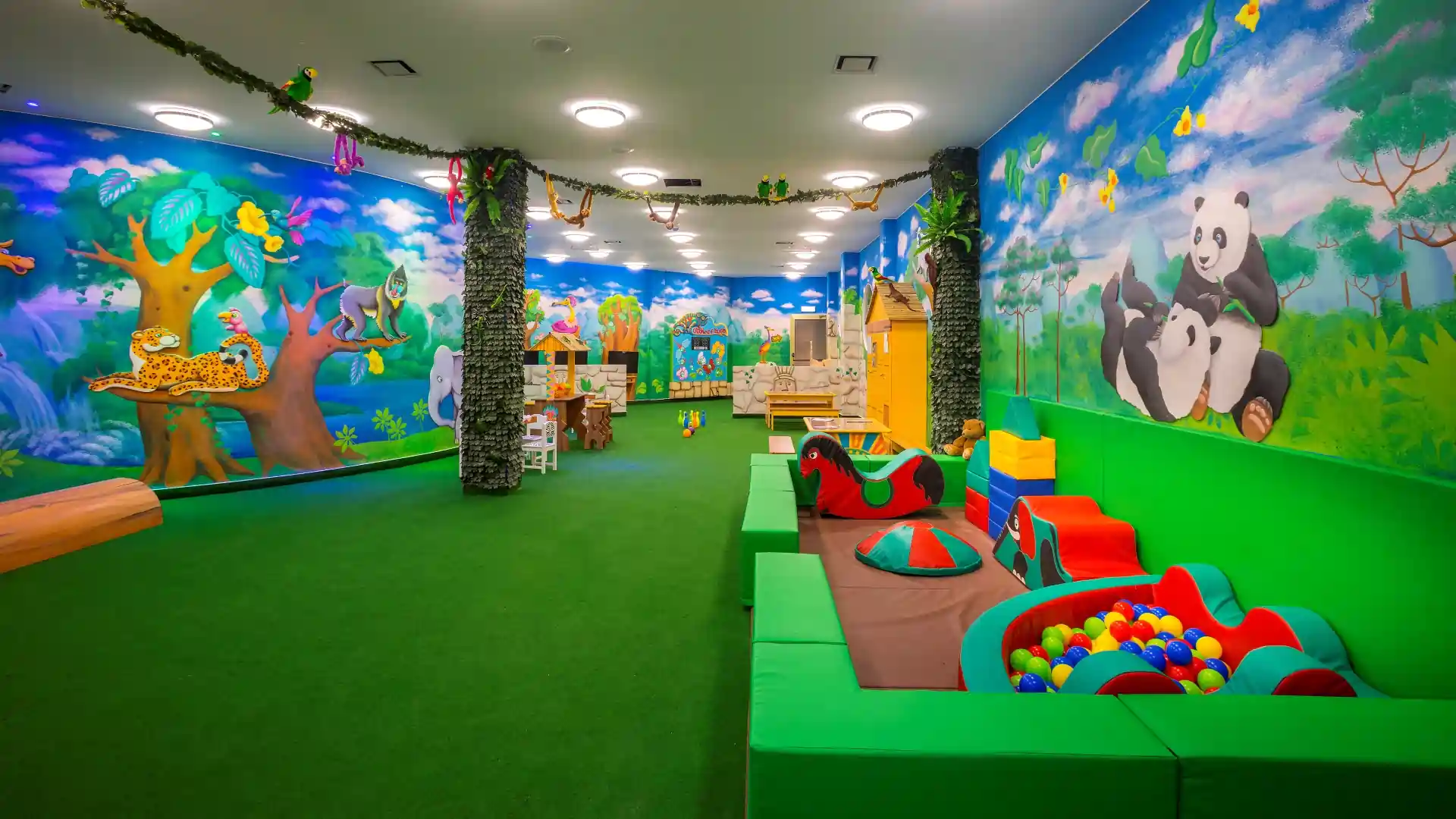 Leonardo Hotels & Resorts Mediterranean - leosJungleKingdomKidsClub_03