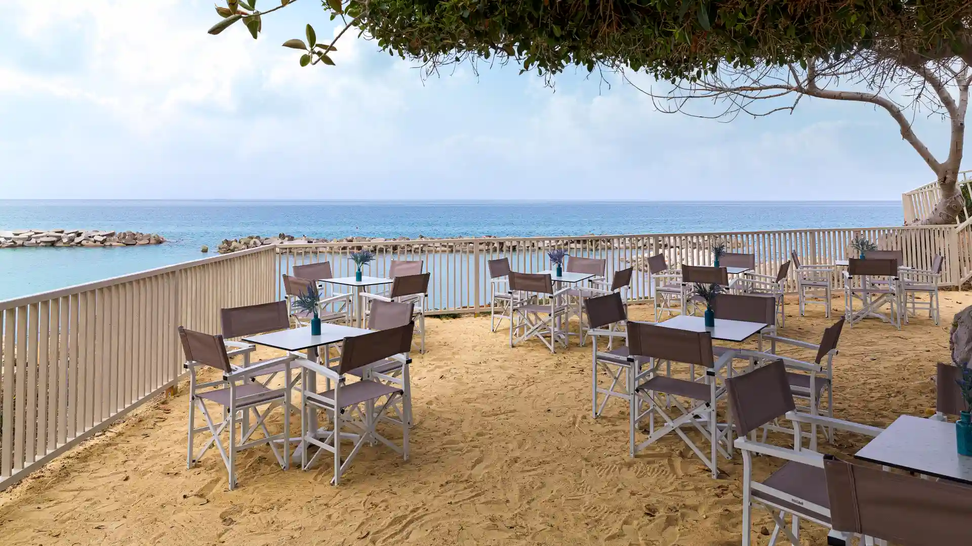 Leonardo Hotels & Resorts Mediterranean - theRockBeachBar_130