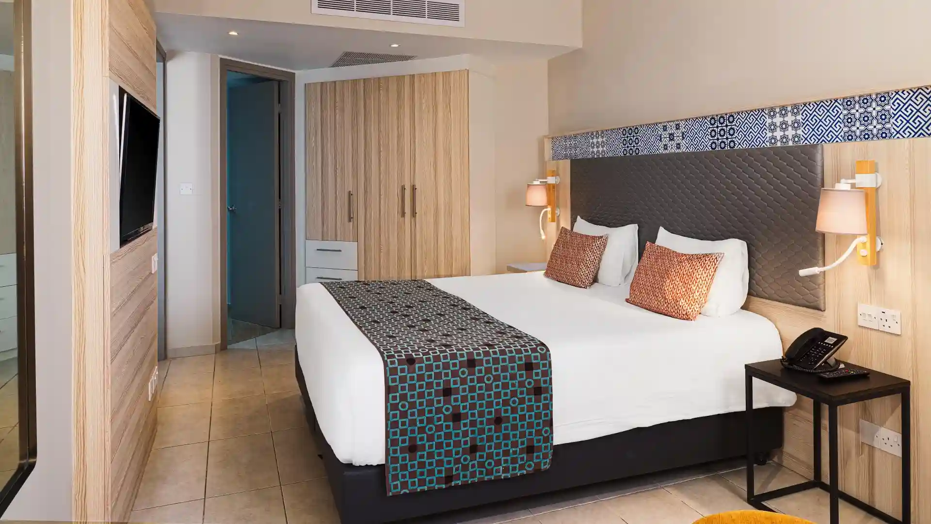 Leonardo Hotels & Resorts Mediterranean - executiveSuiteSeaView_07