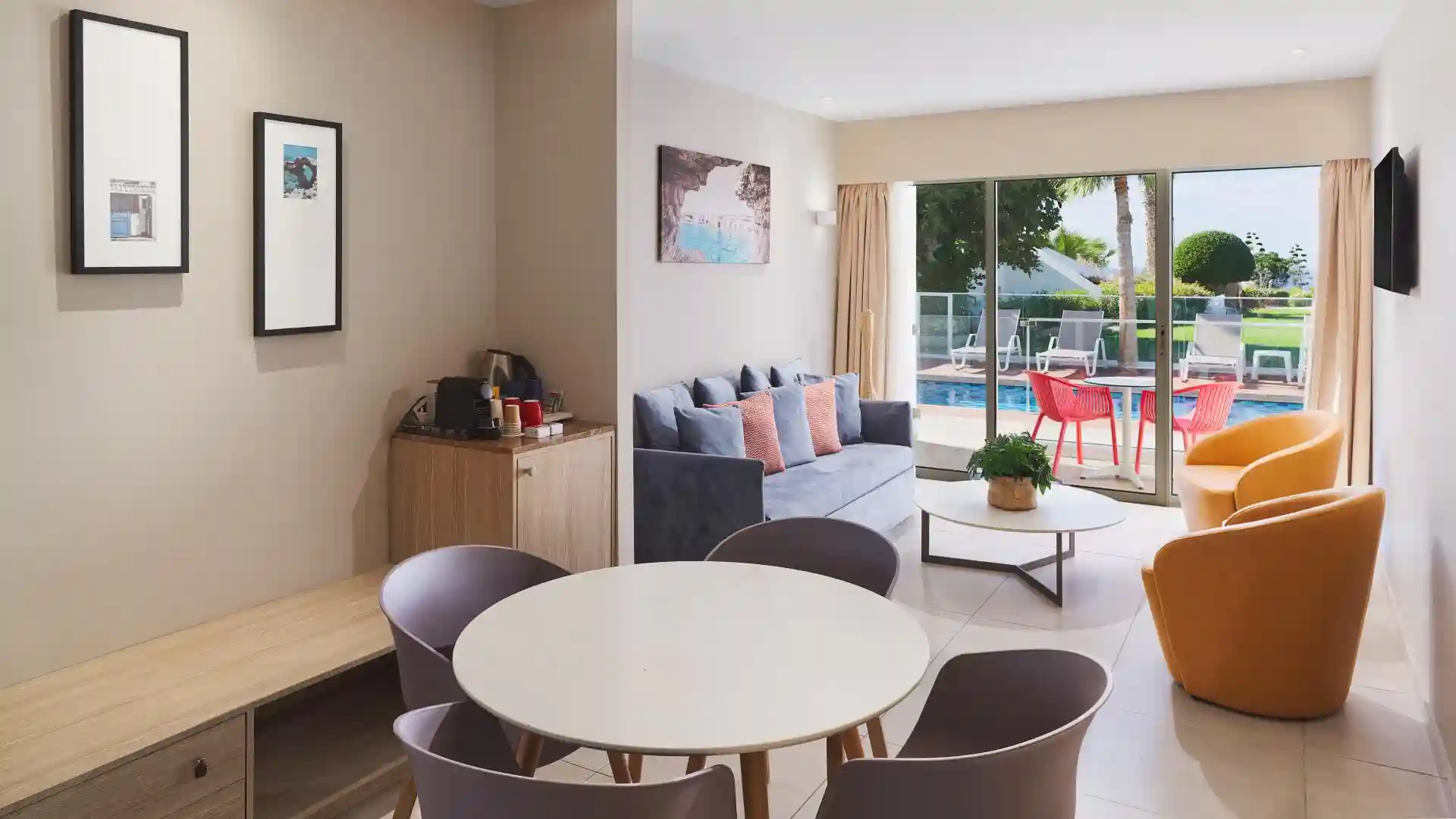 Leonardo Hotels & Resorts Mediterranean - executiveSwimUpSuite_01