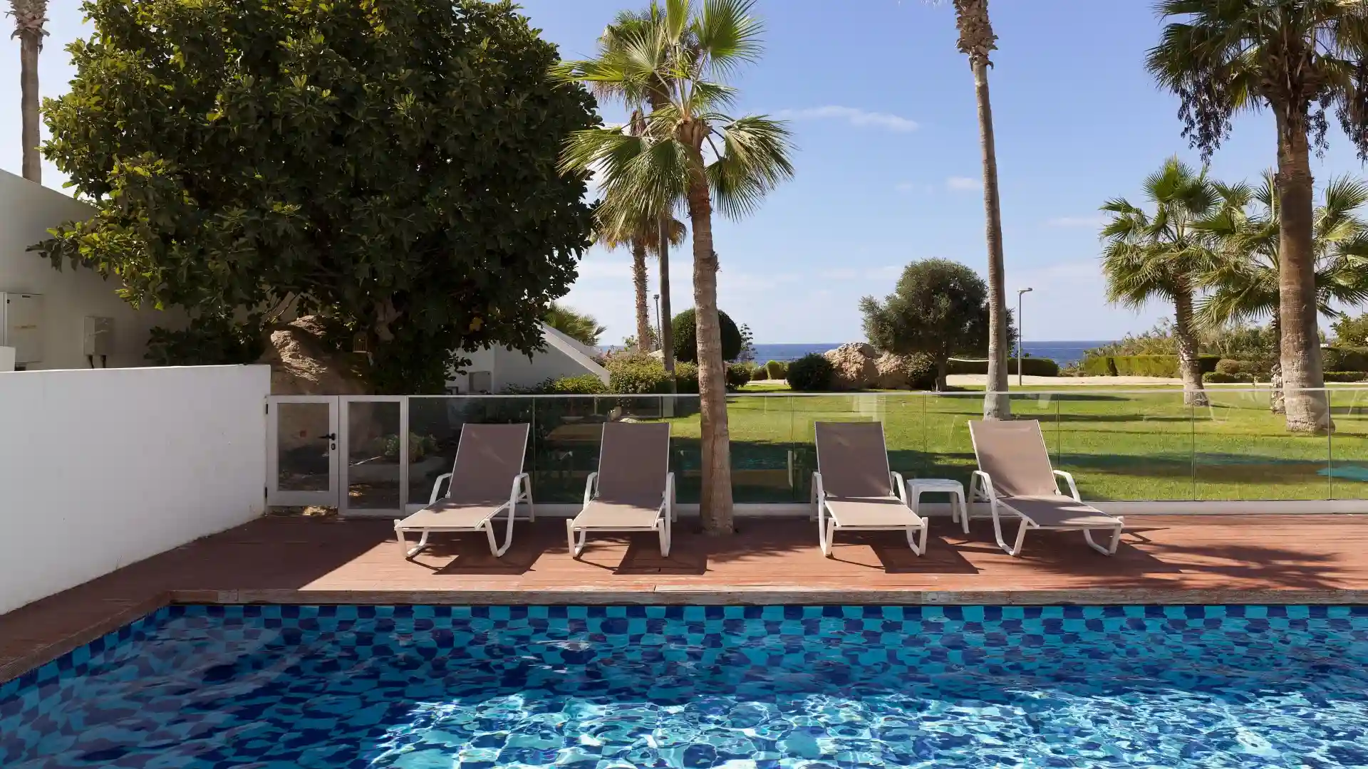 Leonardo Hotels & Resorts Mediterranean - executiveSwimUpSuite_03