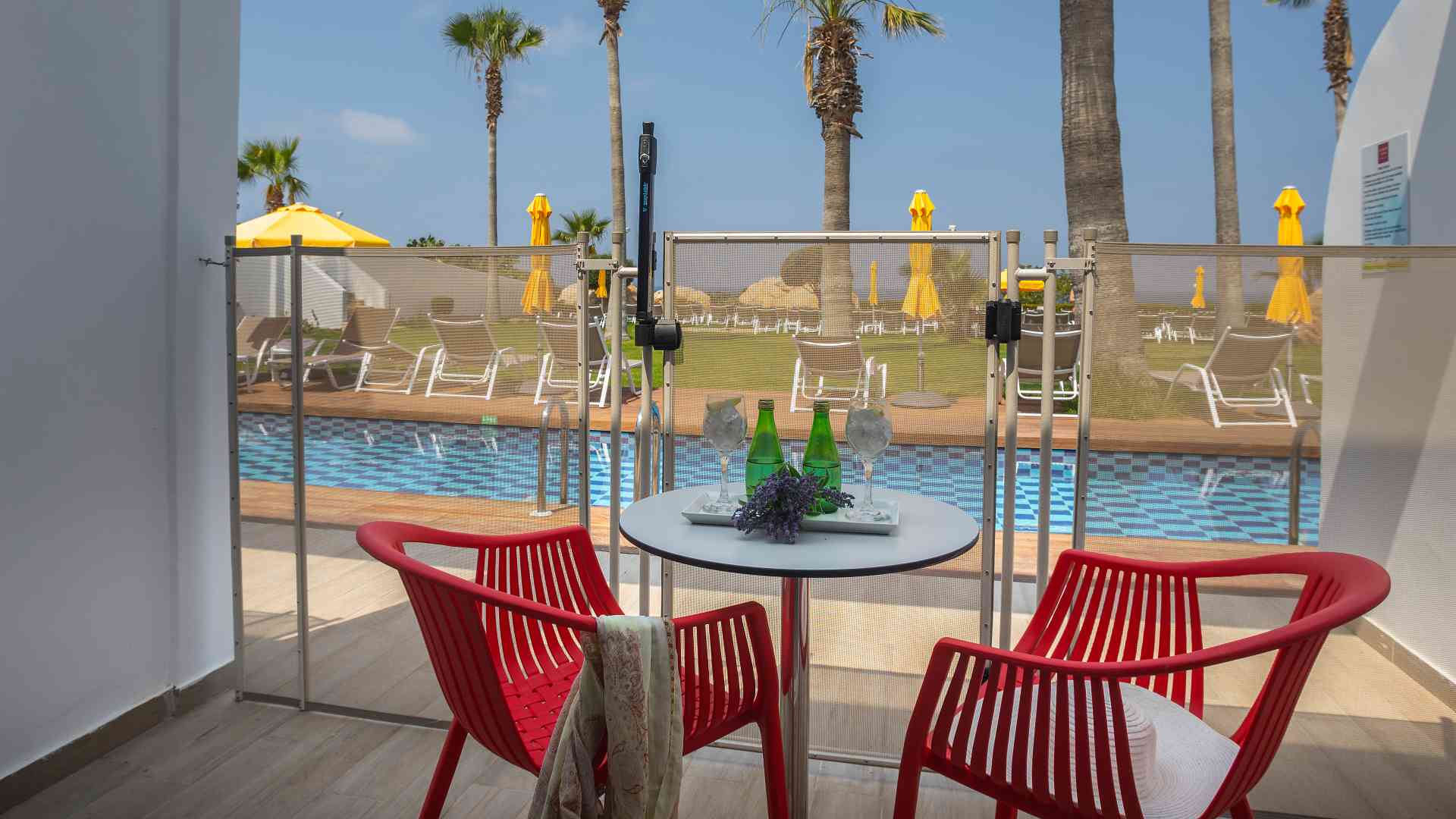Leonardo Hotels & Resorts Mediterranean - executiveSwimUpSuite_04