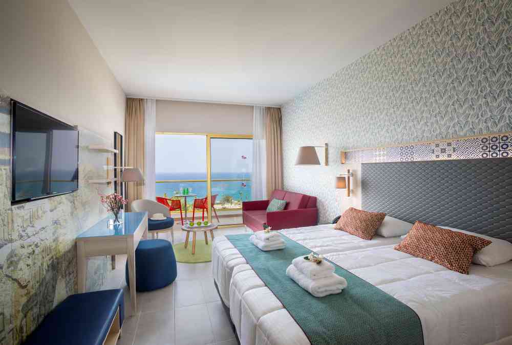 Leonardo Hotels & Resorts Mediterranean - familySeaView_01.jpg