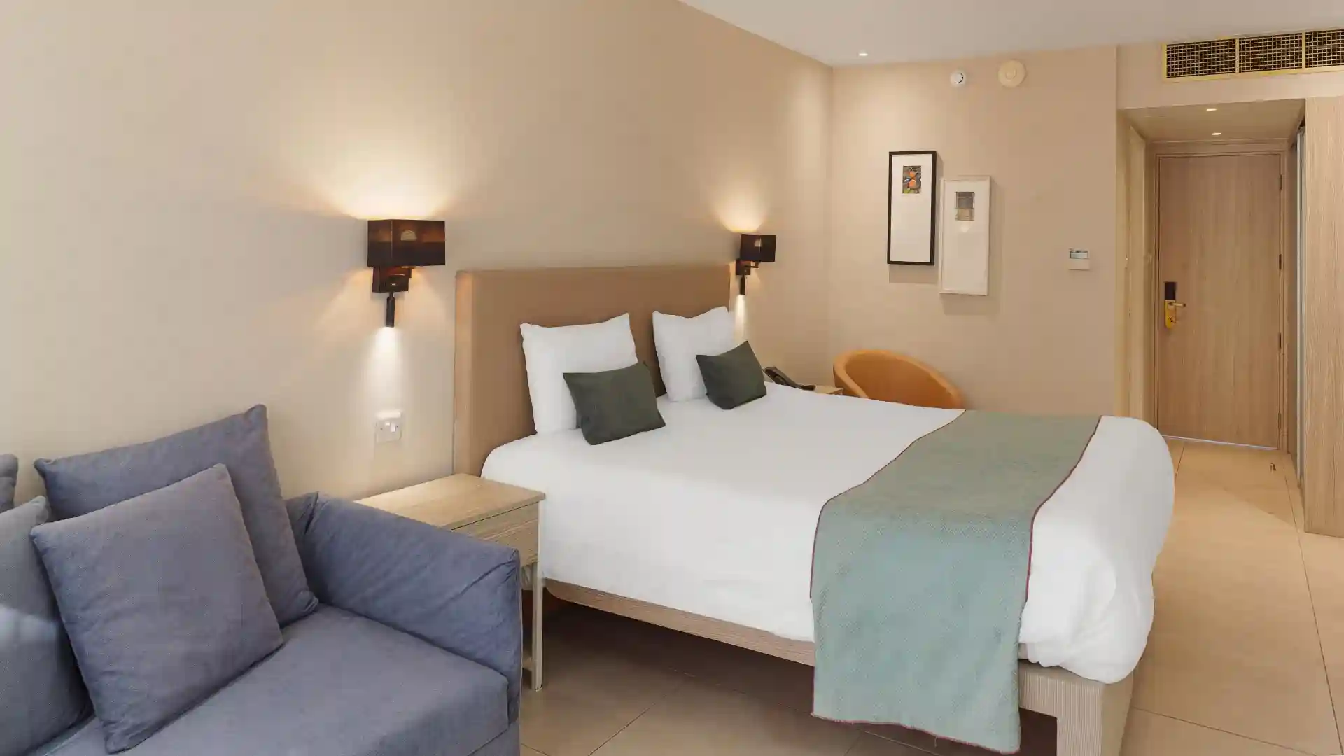 Leonardo Hotels & Resorts Mediterranean - juniorSuiteSeaView_04