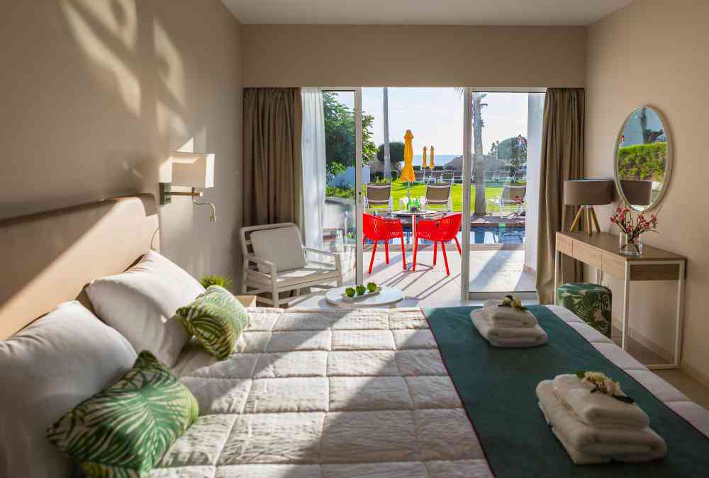 Leonardo Hotels & Resorts Mediterranean - twinDoubleSwimUpRoom_01