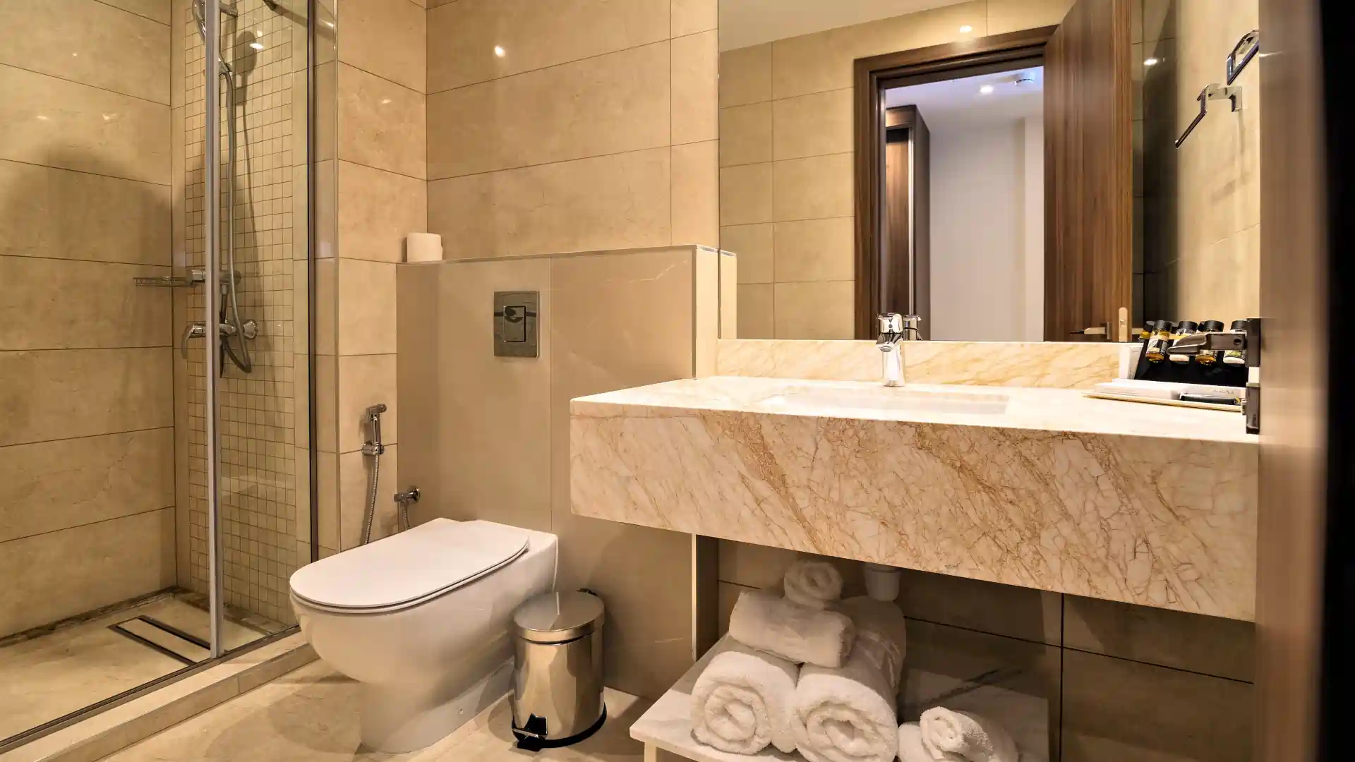 Leonardo Hotels & Resorts Mediterranean - doubleRoomWithNoBalcony_03