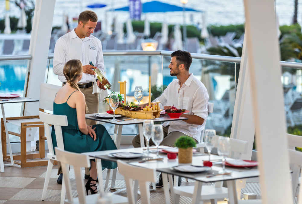 Leonardo Hotels & Resorts Mediterranean - egaoSushiBarRestaurant_02.jpg
