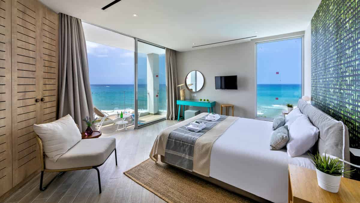 Leonardo Hotels & Resorts Mediterranean - deluxePresidentialSuiteWithPanoramicSeaView_01.jpg