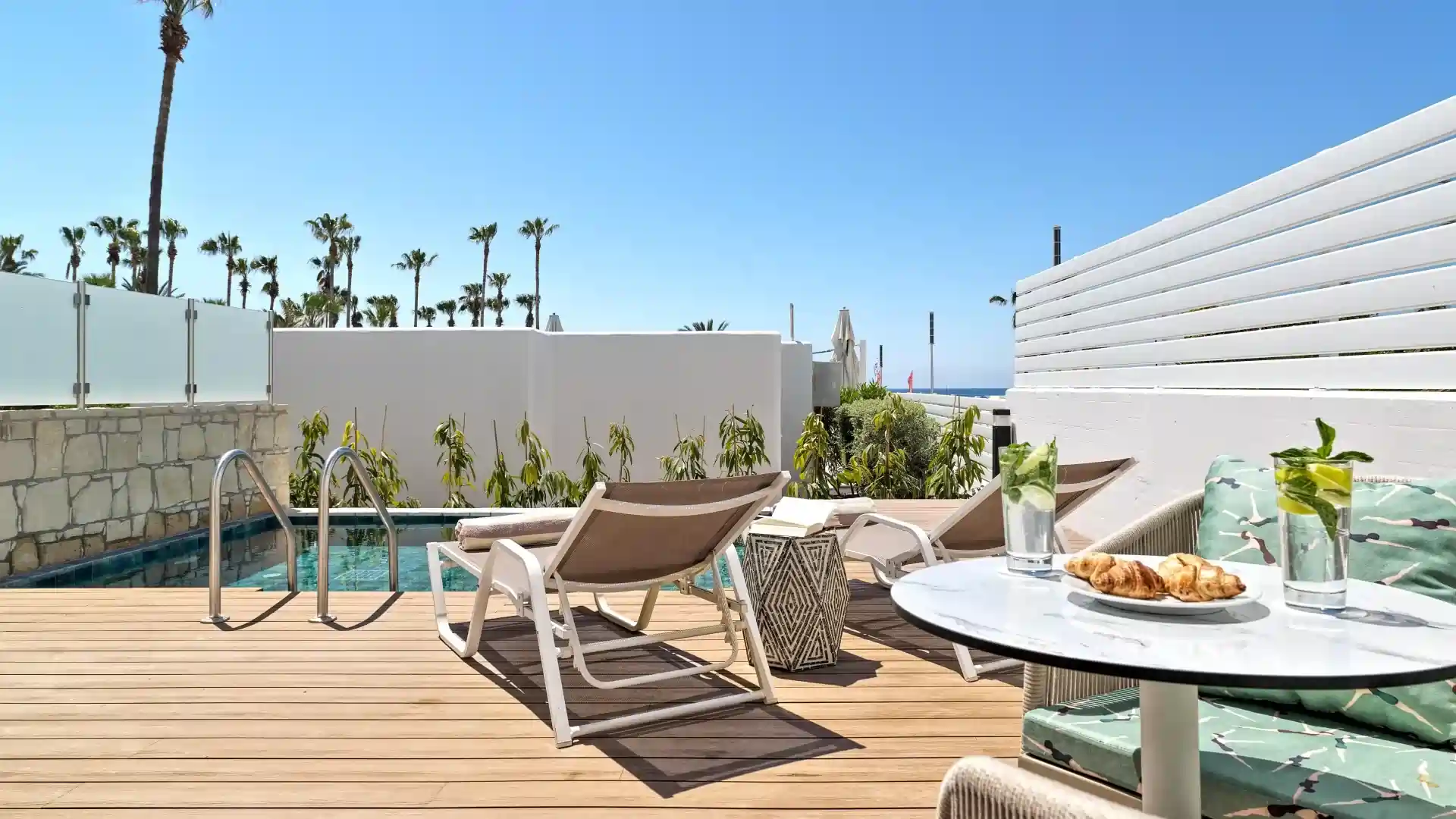 Leonardo Hotels & Resorts Mediterranean - infinityJuniorSuitePrivatePool_01
