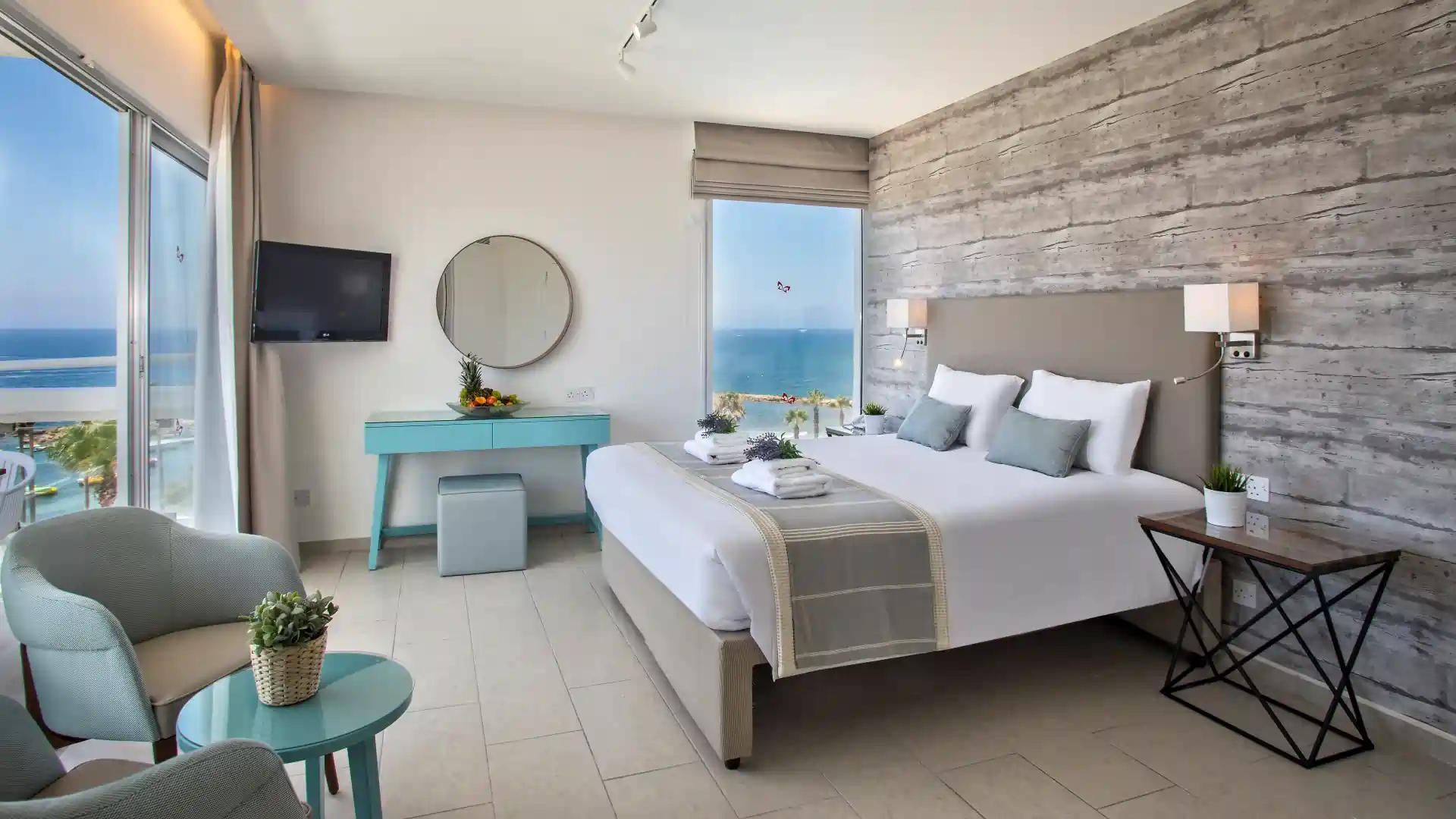 Leonardo Hotels & Resorts Mediterranean - presidentialSuiteWithPanoramicSeaView_01